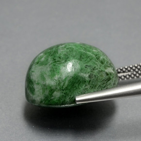 Maw-sit-sit vert naturelle coupe ovale, 18,15 ct, opaque