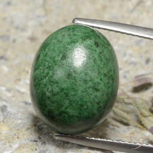 18.72ct Naturel Vert pin pâle Maw-Sit-Sit, ovale, Opaque