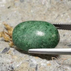 Maw-Sit-Sit Vert moyen naturelle ovale, 18.63 ct, Opaque