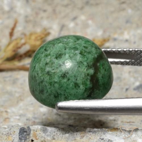 Maw-Sit-Sit Vert pin pâle naturelle Tour, 11.32 ct, Opaque