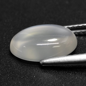 Pierre de lune blanc naturelle coupe ovale, 2,50 ct, translucide