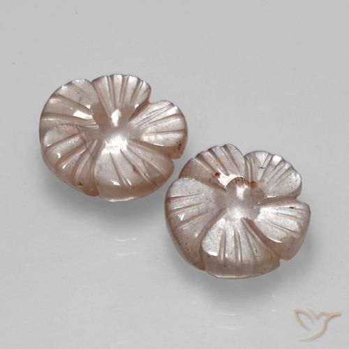 Shop natural 10.37ct Brun fauve léger Pierre de lune gems, Taille Fleur, from Inde at GemSelect. In stock, global shipping!