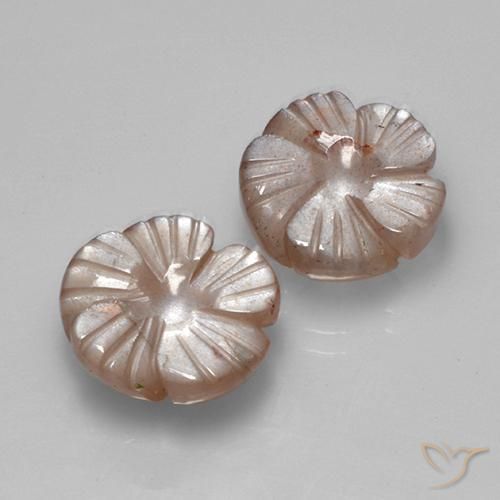 Shop natural 10.37ct Brun fauve léger Pierre de lune gems, Taille Fleur, from Inde at GemSelect. In stock, global shipping!