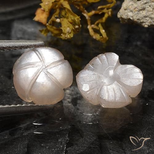Shop natural 3.75ct Brun caramel léger Pierre de lune gems, Taille Fleur, from Inde at GemSelect. In stock, global shipping!