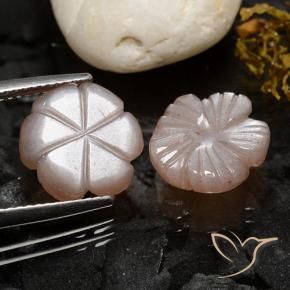 Shop natural 7.98ct Brun fauve léger Pierre de lune gems, Taille Fleur, from Inde at GemSelect. In stock, global shipping!