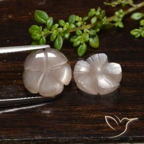 Shop natural 7.33ct Marron très clair Pierre de lune gems, Taille Fleur, from Inde at GemSelect. In stock, global shipping!