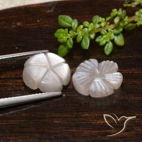 Shop natural 6.11ct Marron très clair Pierre de lune gems, Taille Fleur, from Inde at GemSelect. In stock, global shipping!