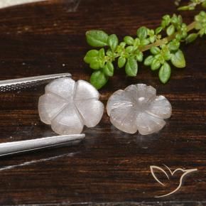Shop natural 3.90ct Marron très clair Pierre de lune gems, Taille Fleur, from Inde at GemSelect. In stock, global shipping!