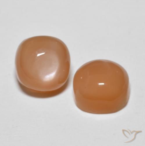 Shop natural 2.25ct Orange cantaloup Pierre de lune gems, Coussin, from Inde at GemSelect. In stock, global shipping!