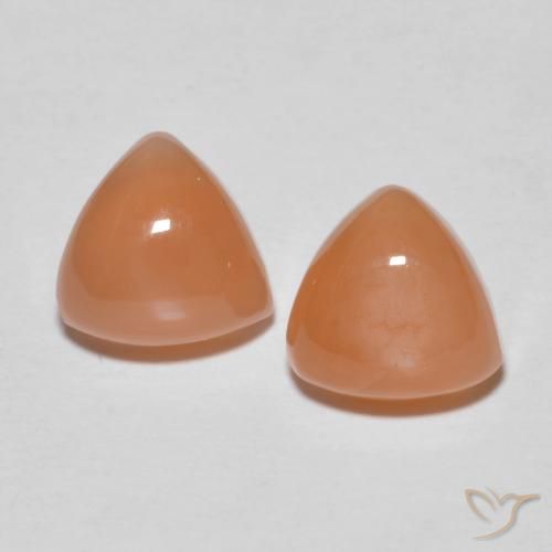 Shop natural 3.69ct Pourpre rougeâtre léger Pierre de lune gems, Trillion, from Inde at GemSelect. In stock, global shipping!