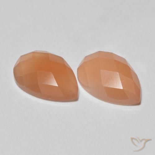 Shop natural 2.01ct Orange cantaloup Pierre de lune gems, En forme de poire, from Inde at GemSelect. In stock, global shipping!