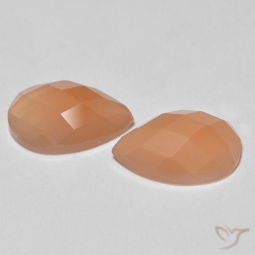 Shop natural 2.01ct Orange cantaloup Pierre de lune gems, En forme de poire, from Inde at GemSelect. In stock, global shipping!