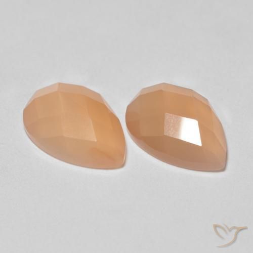 Shop natural 2.13ct Medium Light-Orange Pierre de lune gems, En forme de poire, from Inde at GemSelect. In stock, global shipping!