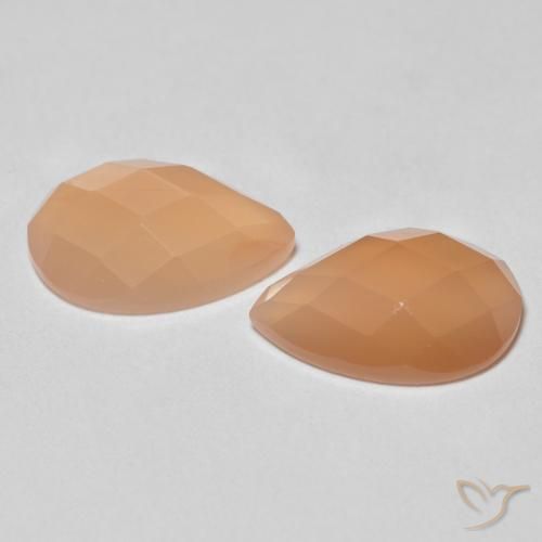 Shop natural 2.13ct Medium Light-Orange Pierre de lune gems, En forme de poire, from Inde at GemSelect. In stock, global shipping!