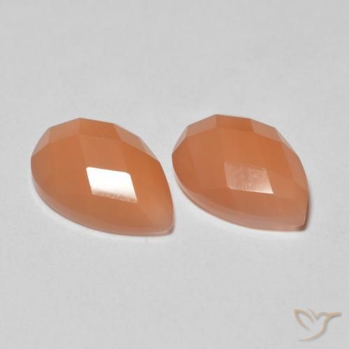 Shop natural 2.08ct Orange clair Pierre de lune gems, En forme de poire, from Inde at GemSelect. In stock, global shipping!