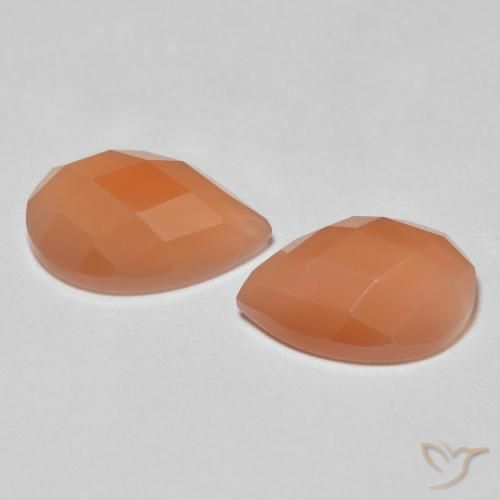 Shop natural 2.08ct Orange clair Pierre de lune gems, En forme de poire, from Inde at GemSelect. In stock, global shipping!