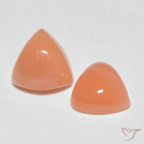 Shop natural 1.43ct Orange clair Pierre de lune gems, Trillion, from Inde at GemSelect. In stock, global shipping!