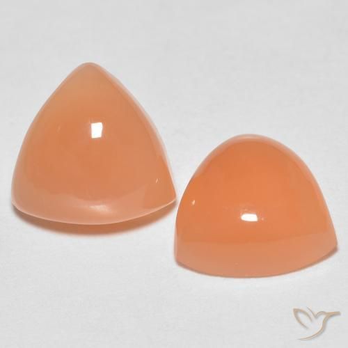 Shop natural 3.25ct Orange clair Pierre de lune gems, Trillion, from Inde at GemSelect. In stock, global shipping!