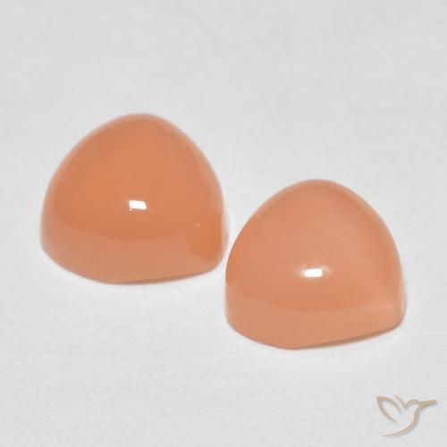 Shop natural 1.66ct Orange cantaloup Pierre de lune gems, Trillion, from Inde at GemSelect. In stock, global shipping!