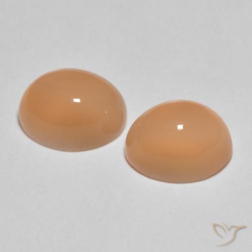 Shop natural 3.32ct Orange cantaloup Pierre de lune gems, ovale, from Inde at GemSelect. In stock, global shipping!