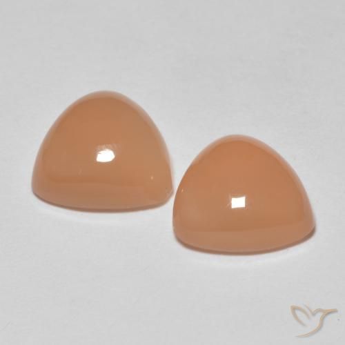 Shop natural 3.57ct Medium Light-Orange Pierre de lune gems, Trillion, from Inde at GemSelect. In stock, global shipping!