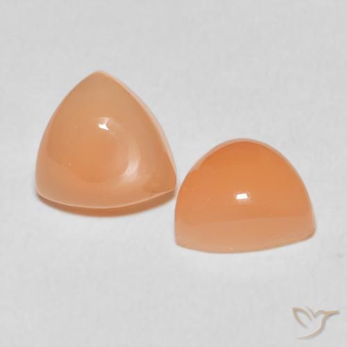 Shop natural 3.70ct Medium Light-Orange Pierre de lune gems, Trillion, from Inde at GemSelect. In stock, global shipping!