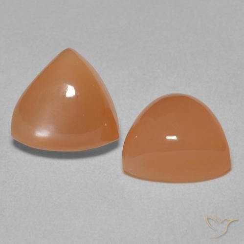 Shop natural 3.86ct Pourpre rougeâtre léger Pierre de lune gems, Trillion, from Inde at GemSelect. In stock, global shipping!