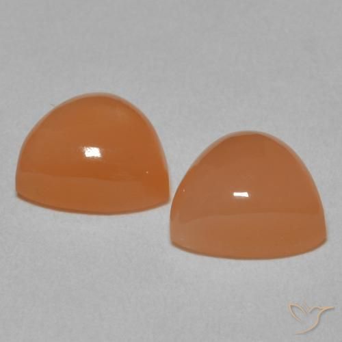 Shop natural 3.86ct Pourpre rougeâtre léger Pierre de lune gems, Trillion, from Inde at GemSelect. In stock, global shipping!