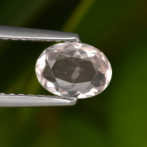 Morganite rose naturelle coupe ovale, 0,70 ct, VS
