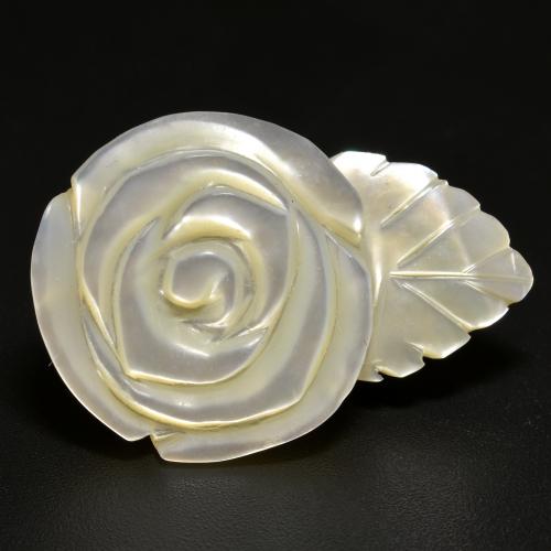 Nacre blanc naturelle taille fleur, 16,68 ct, opaque