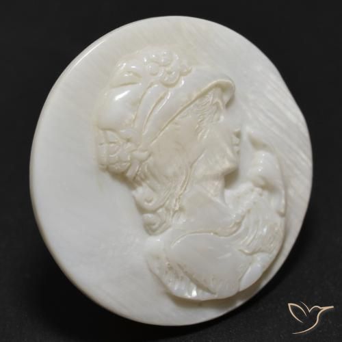 Nacre Blanc naturelle Tour, 14.64 ct, Opaque