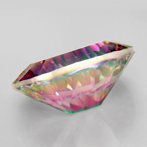 Quartz mystique multicolore naturelle coupe ovale, 10,99 ct, VVS