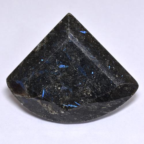 Nuummite Noire naturelle Forme fantaisie, 25.81 ct, Opaque