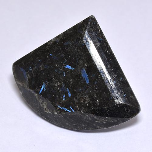 Nuummite Noire naturelle Forme fantaisie, 25.81 ct, Opaque