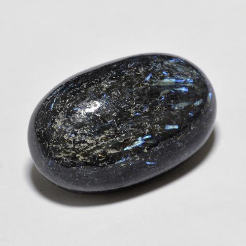 Nuummite noir naturelle coupe ovale, 11,98 ct, opaque