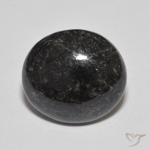 6.70ct Naturel Noir avec étincelle bleue Nuummite, ovale, Opaque