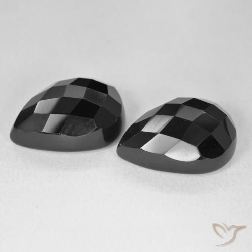 Shop natural 21.54ct Noire Onyx gems, En forme de poire, from Sri Lanka at GemSelect. In stock, global shipping!