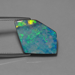 Doublet d'opale multicolore naturelle forme fantaisie, 13,01 ct, opaque