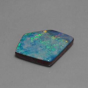 Doublet d'opale multicolore naturelle forme fantaisie, 13,01 ct, opaque