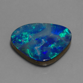 Doublet d'opale multicolore naturelle forme fantaisie, 9,48 ct, opaque