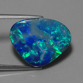 Doublet d'opale multicolore naturelle forme fantaisie, 9,48 ct, opaque