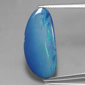 Doublet d'opale multicolore naturelle forme fantaisie, 6,85 ct, opaque