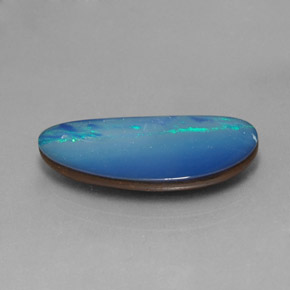 Doublet d'opale multicolore naturelle forme fantaisie, 6,85 ct, opaque