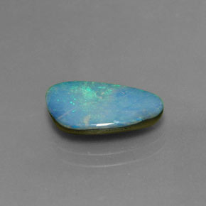 Doublet d'opale multicolore naturelle forme fantaisie, 2,26 ct, opaque