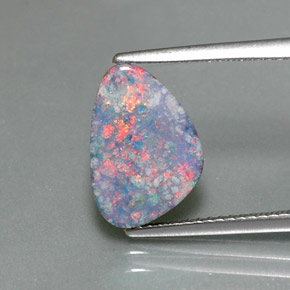 Doublet d'opale multicolore naturelle forme fantaisie, 2,09 ct, opaque