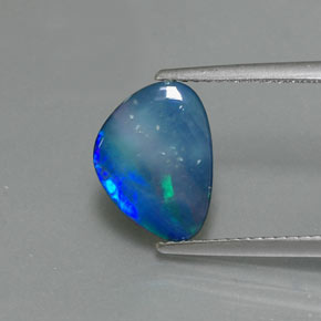 Doublet d'opale multicolore naturelle forme fantaisie, 1,62 ct, opaque