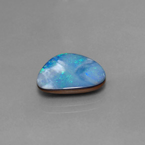 Doublet d'opale multicolore naturelle forme fantaisie, 3,71 ct, opaque