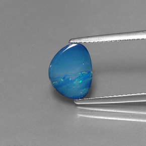 Doublet d'opale multicolore naturelle forme fantaisie, 1,28 ct, opaque