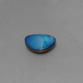 Doublet d'opale multicolore naturelle forme fantaisie, 1,28 ct, opaque