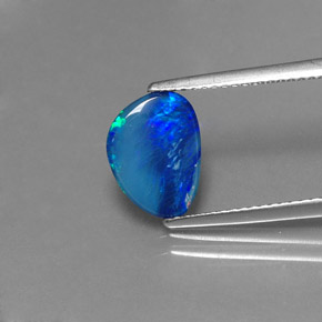Doublet d'opale multicolore naturelle forme fantaisie, 1,33 ct, opaque